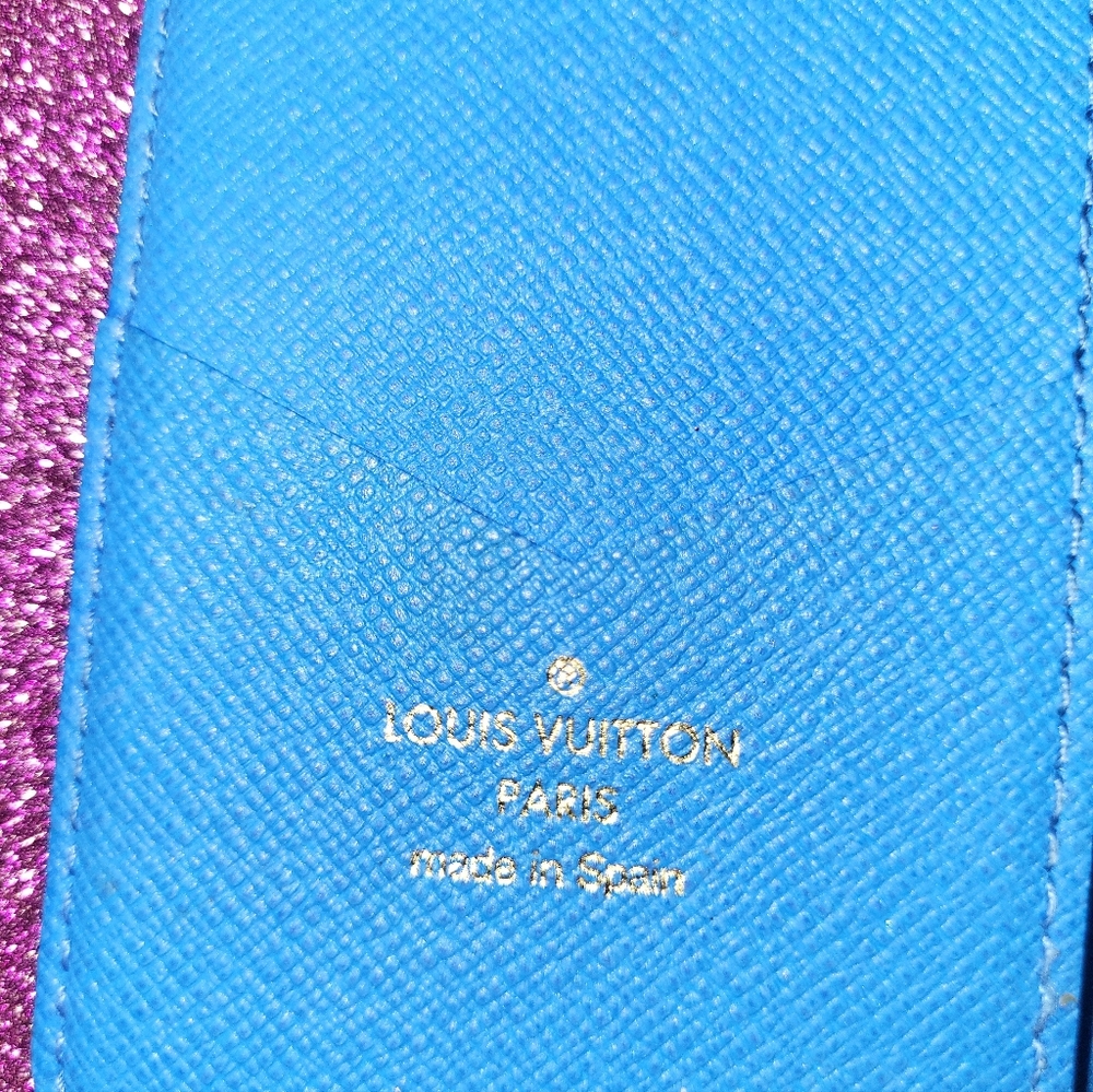 Louis Vuitton Monogram Phone Case - Picture 11 of 11